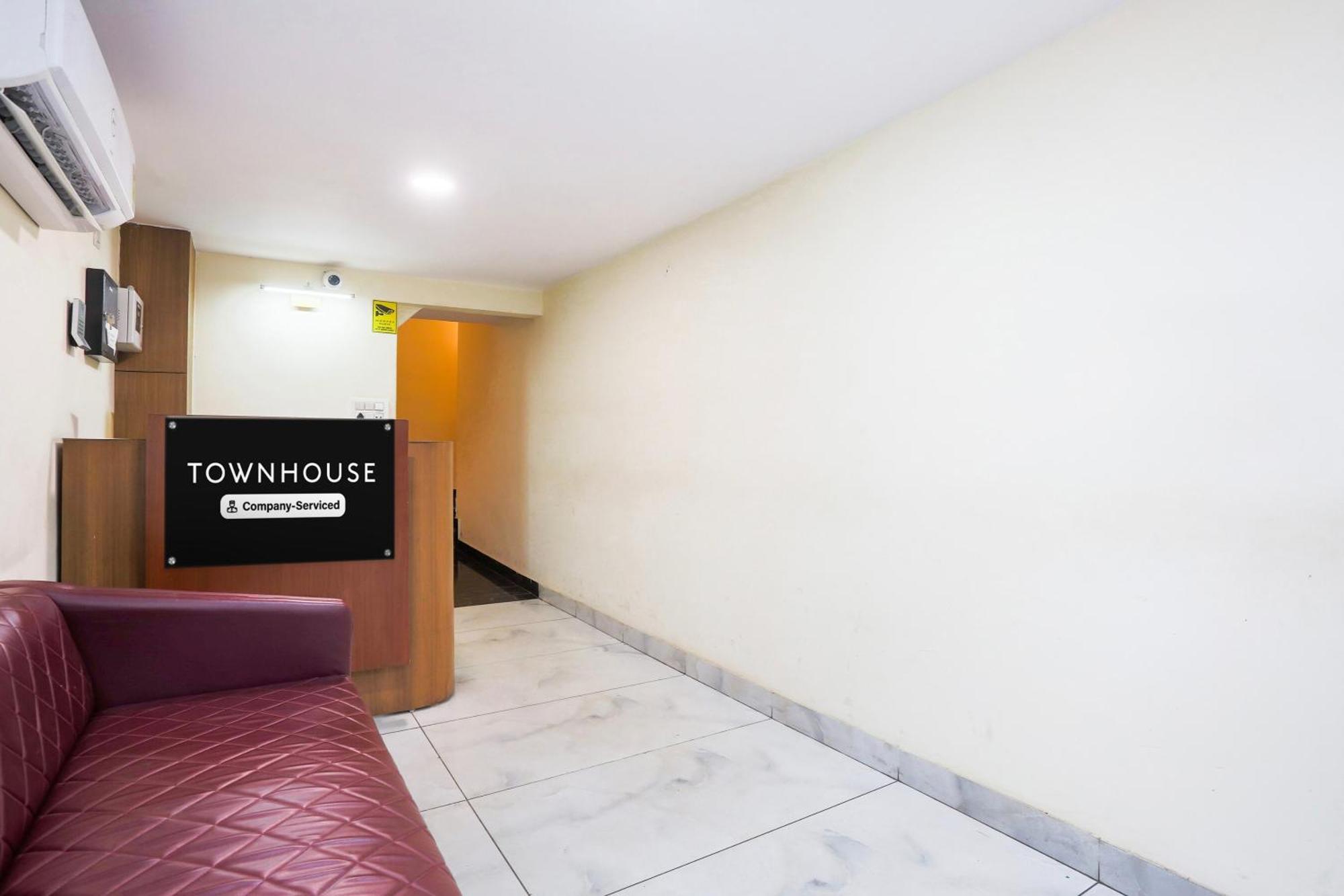 Super Townhouse Vikaspuri Hotel Delhi  Exterior photo