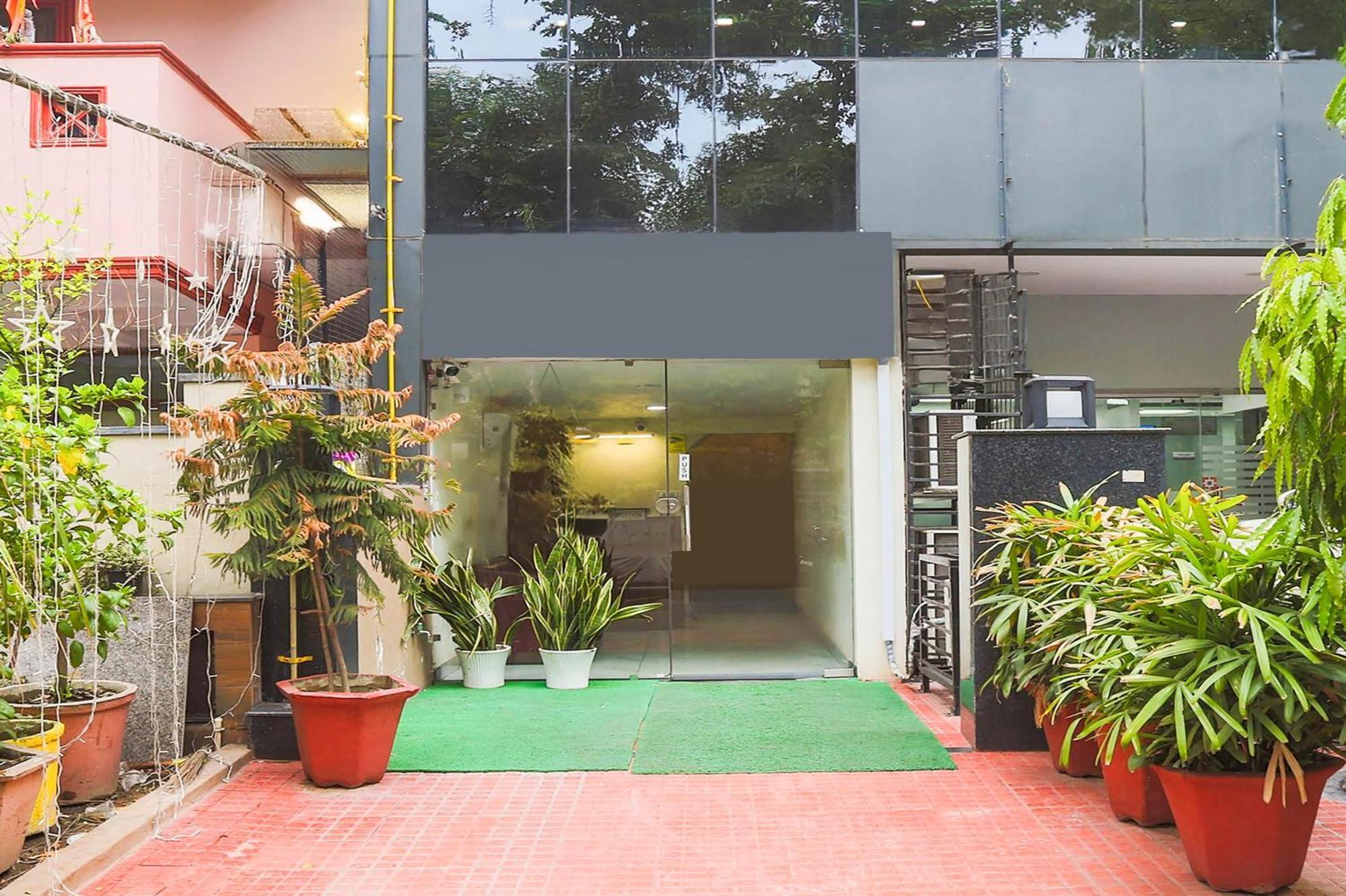 Super Townhouse Vikaspuri Hotel Delhi  Exterior photo